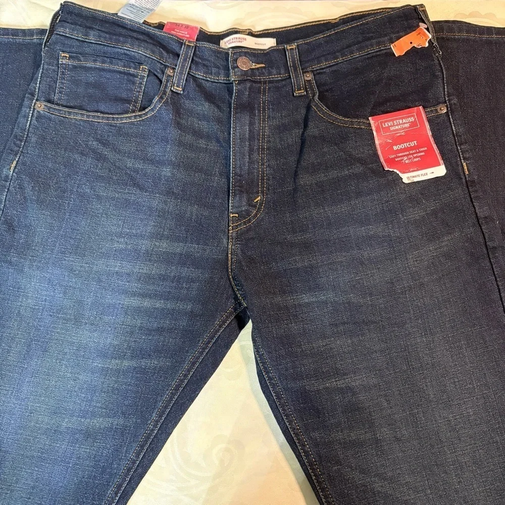 NWT- Levi's Men's Bootcut Jeans - Dark Blue 34X32